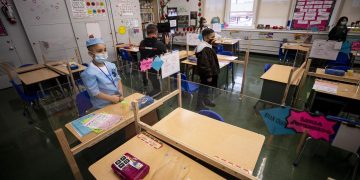 Los estudiantes y profesores vacunados en EE.UU. no necesitarán mascarillas