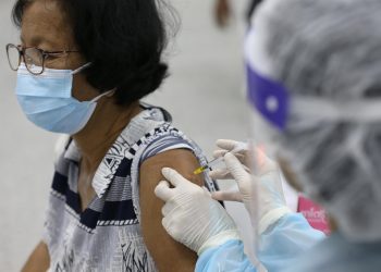 La OMS desaconseja por ahora una tercera dosis de refuerzo contra la COVID-19