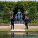 Guillermo y Enrique desvelan juntos una estatua en honor a Diana de Gales