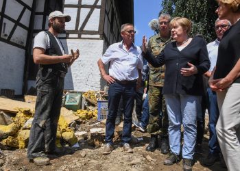 Merkel promete una rápida ayuda ante el paisaje «surrealista» del azote climático