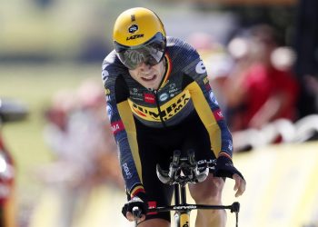 Van Aert se impone en la crono definitiva que encumbra a Pogacar