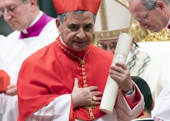 El Vaticano abre el juicio contra el poderoso cardenal Angelo Becciu