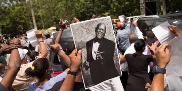 Cientos de personas acuden a despedir al merenguero dominicano Johnny Ventura