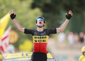 Van Aert, un gigante en el Ventoux, Enric Mas pierde dos puestos