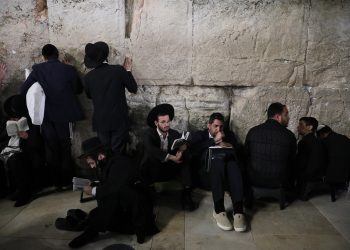 Vuelve la tensión entre los palestinos y la Policía israelí en Al Aqsa por una fiesta judía