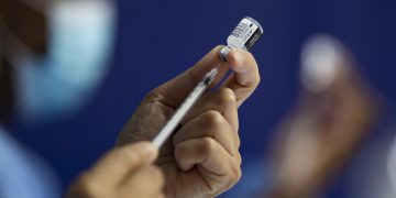 Francia fija la inmunidad de grupo en un 90-95 % de los vacunados por la delta