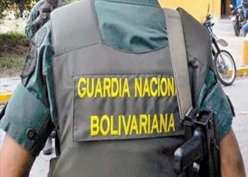 Detienen a pareja con arsenal de tres mil municiones