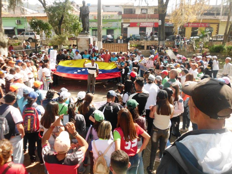   Los docentes planificarían acciones, para rechazar propuestas del Ministerio de Educación. (Archivo)