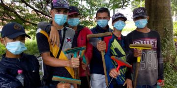 Los limpiavidrios: “A la calle me sacó la necesidad de comer, no teníamos nada en la casa” (I Parte)