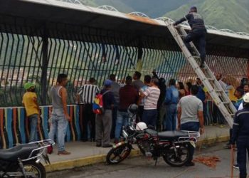 Frustran suicidio en el viaducto de Valera