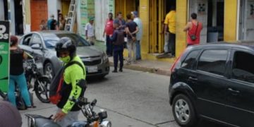 Riña frente a local comercial de Valera