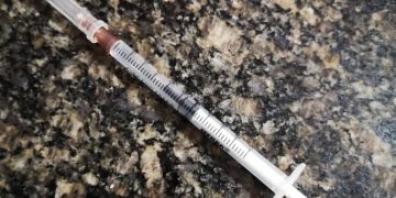 Vacunas Antigripal y contra el Covid deben aplicarse con más de 2 semanas de diferencia