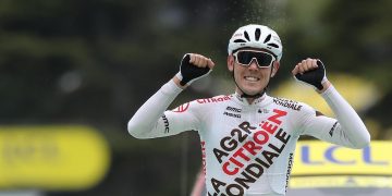 O’Connor gana en Tignes una etapa dantesca, Pogacar vuelve a golpear