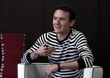 Fonseca publica «Tú 1ero», un sencillo sobre el primer paso en el amor