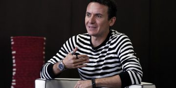 Fonseca publica «Tú 1ero», un sencillo sobre el primer paso en el amor