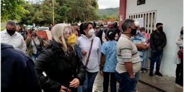 Aglomeración de personas en jornada de vacunación anticovid en el Asic Boconó