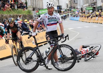 Peter Sagan, con una lesión de rodilla, se despidió del Tour