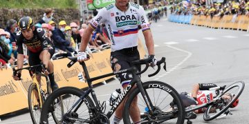 Peter Sagan, con una lesión de rodilla, se despidió del Tour