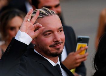 Se publica la versión de J Balvin de «Wherever I May Roam» para Metallica