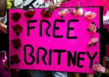 Britney Spears no se subirá a los escenarios mientras su padre la controle