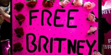 Britney Spears no se subirá a los escenarios mientras su padre la controle