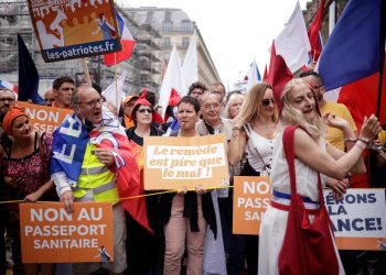 Francia afronta una semana clave para evitar la quinta ola de la pandemia