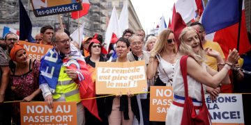 Francia afronta una semana clave para evitar la quinta ola de la pandemia