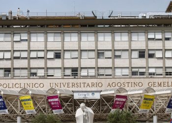 El papa, hospitalizado en Roma para ser operado de un problema de colon