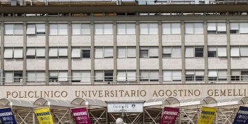 El papa, hospitalizado en Roma para ser operado de un problema de colon