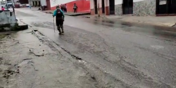 Aceras de Boconó se han convertido en ríos de agua sucia