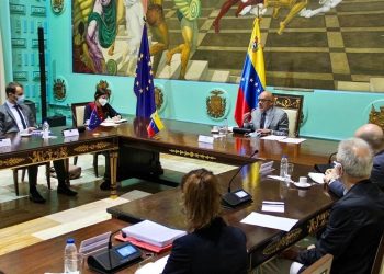 Jorge Rodríguez dice a la misión de la UE que hay garantía electoral