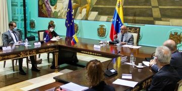 Jorge Rodríguez dice a la misión de la UE que hay garantía electoral