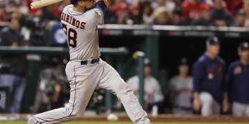 El receptor venezolano Chirinos firma con los Cachorros un contrato de Grandes Ligas