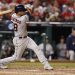 El receptor venezolano Chirinos firma con los Cachorros un contrato de Grandes Ligas