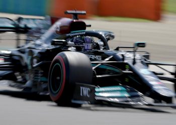 Hamilton dominó último libre; Sainz fue cuarto, Pérez séptimo y Alonso, el 9