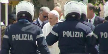 El papa sale del hospital diez días después de su operación de colon