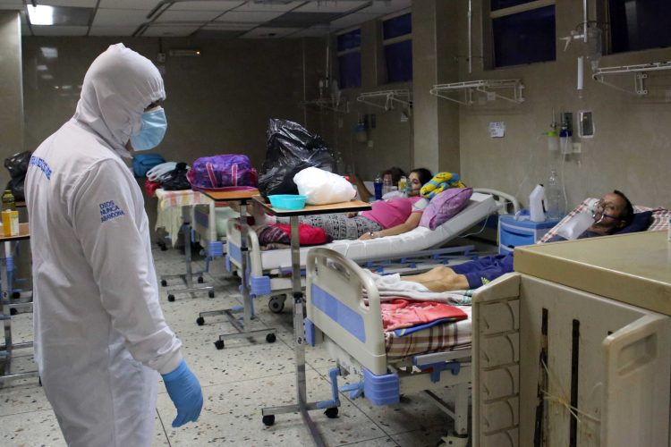 A las áreas COVID-19 del Hospital Central de San Cristóbal siguen llegando casos de embarazadas. Carlos Eduardo Ramírez  