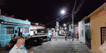 Barrio San Sebastián sector la Playa cuenta con alumbrado público gracias al programa “Una luz para San Cristóbal”