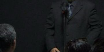 De mente feliz: El nuevo libro del guionista y escritor valerano CJ León