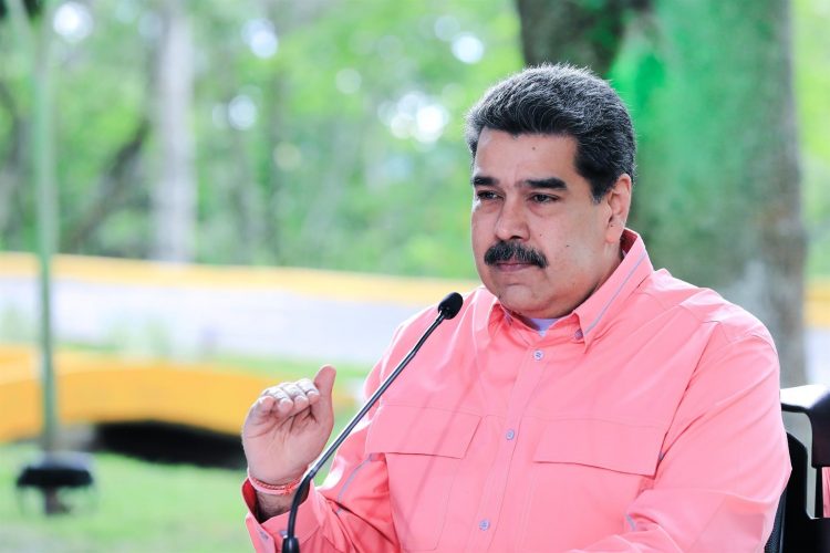 Fotografía cedida por prensa de Miraflores muestra al presidente de Venezuela, Nicolás Maduro, mientras ofrece declaraciones hoy, en el Palacio de Miraflores, en Caracas (Venezuela). EFE/ Prensa De Miraflores