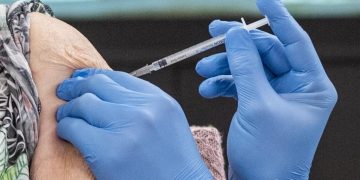 La OPS pide más vacunas para Latinoamérica, con solo 18 % de la población vacunada