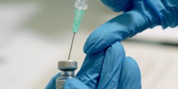 Los CDC de EE.UU. avalan una tercera dosis para personas inmunodeprimidas