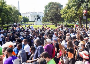 Miles de personas evocan a Luther King en Washington por el derecho al voto