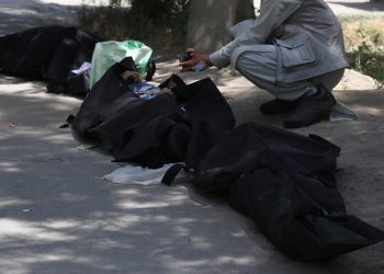 Aumentan a 161 los muertos en el atentado en el aeropuerto de Kabul