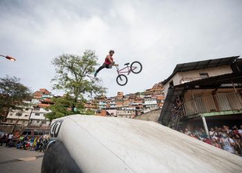 BMX freestyle para impulsar sueños en barriada caraqueña que vivió tiroteos