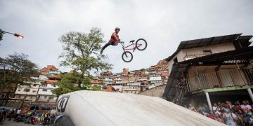 BMX freestyle para impulsar sueños en barriada caraqueña que vivió tiroteos
