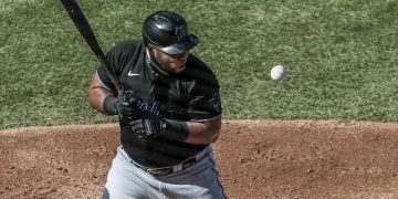 4-1. El venezolano Aguilar y Chishom jonronean contra los Cachorros