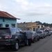 Tremendas colas para poder adquirir solo 13 litros de gasolina