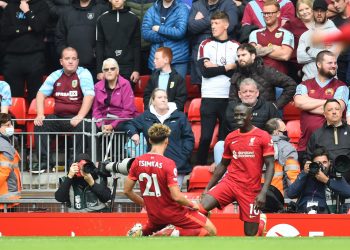 Liverpool vence al Burnley en inicio de segunda fecha