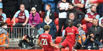 Liverpool vence al Burnley en inicio de segunda fecha